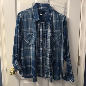 Distressed button back flannel